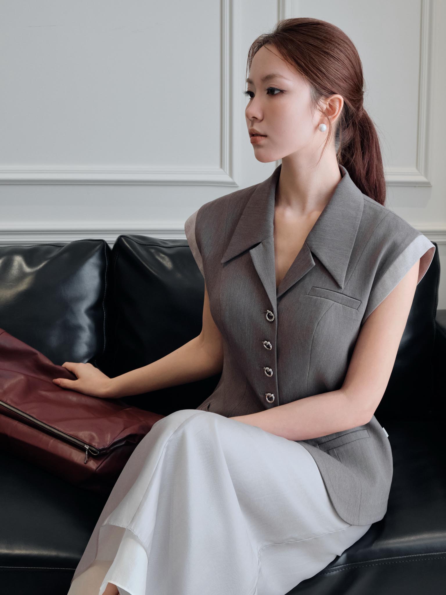 Áo peplum gấu xẻ bo tròn vai chờm phối