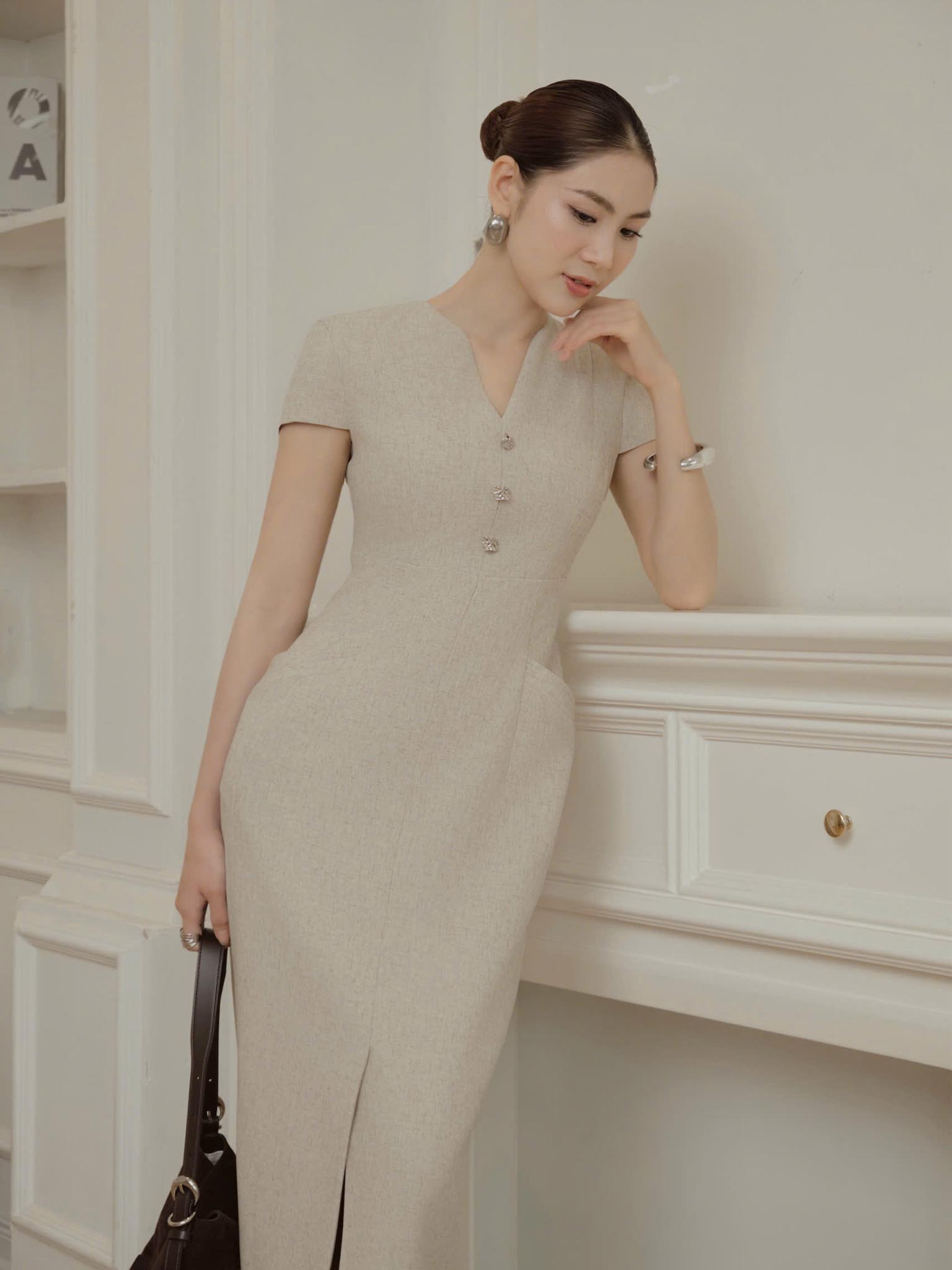 Váy basic cổ xẻ V