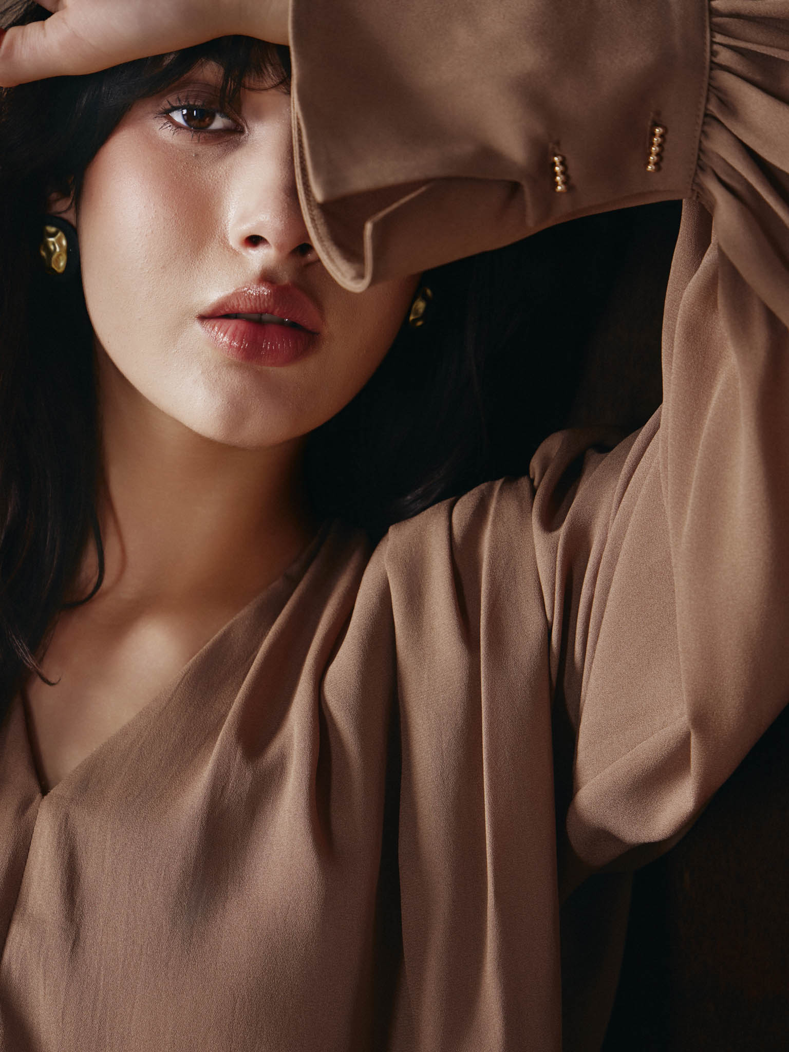 Chân váy da xẻ trước 2 túi ốp