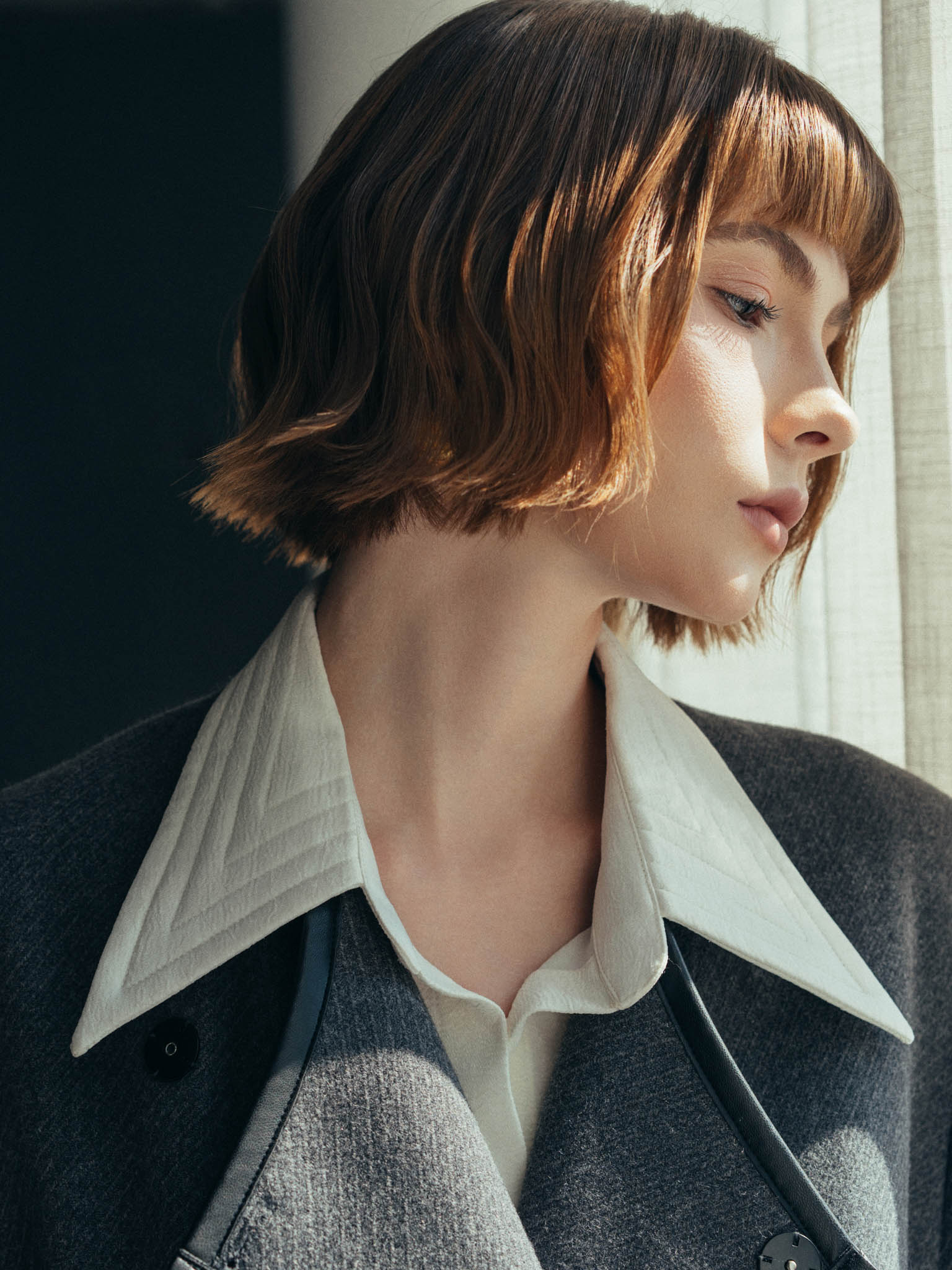 Áo trendcoat cổ chéo nẹp viền da