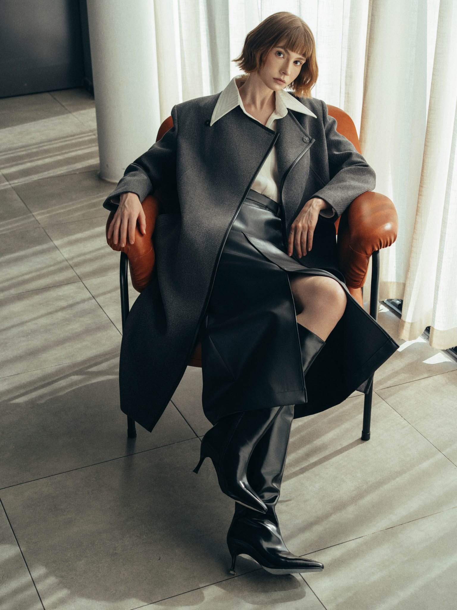 Áo trendcoat cổ chéo nẹp viền da